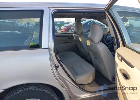 2002 Volvo V70 2.4 z USA, uszkodzony, nr VIN YV1SW61R121182063